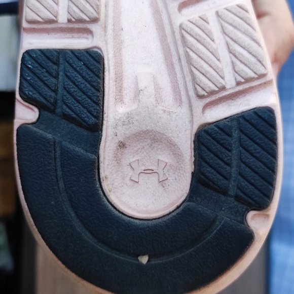 Under Armour Surge sneakers black and pink girl's youth size 4 - Picture 10 of 10